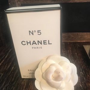 💋 SOLD 💋 CHANEL GARDENIA paper backed fabric